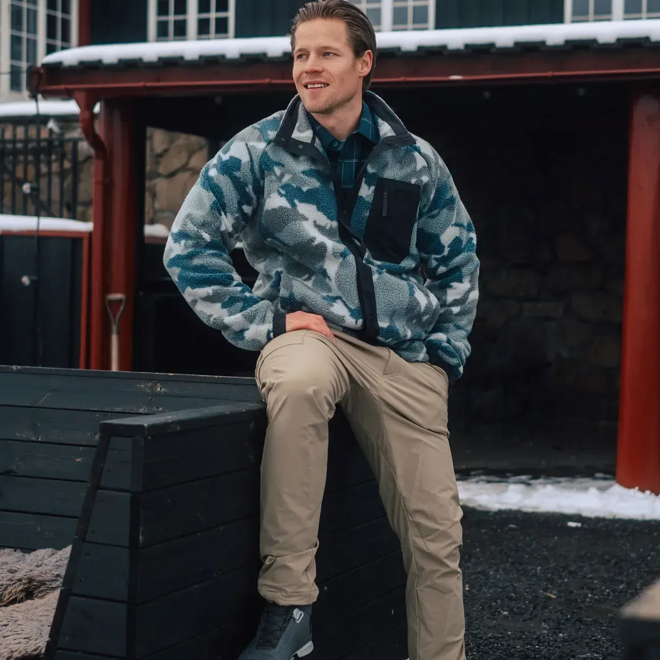 63349 453 9 action33